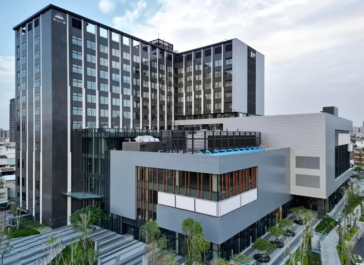 新光三越將承租「南山臺南廣場」1至5樓的商場。經發局提供 