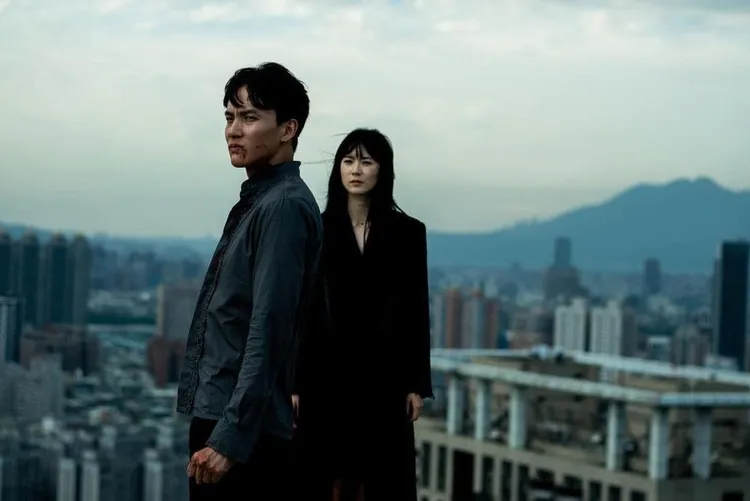 鍾瑶（右）和曹晏豪因電影相戀交往。翻攝《詭祭》臉書
