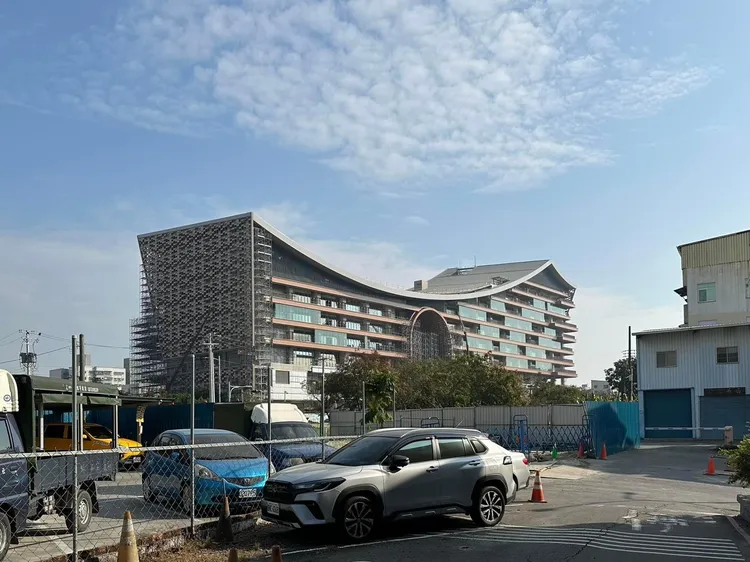 鳳山車站改建計畫已快完工，未來將成城市地標建築。高都觀測站提供