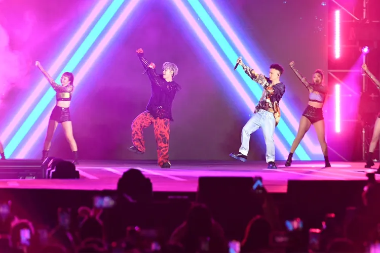 鼓鼓蕭秉治射手舞。市府提供