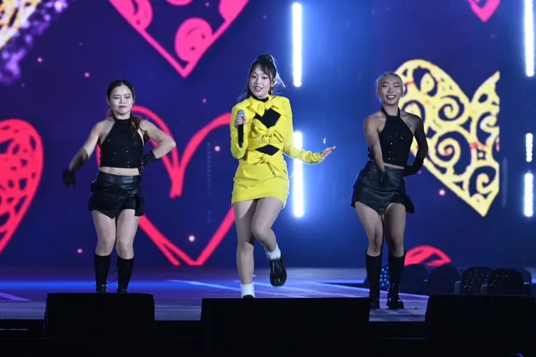 徐暐翔、林茉曦、安吉熱力接唱。市府提供