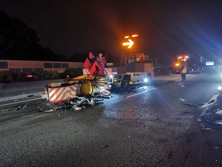 近來國道已發生多起緩撞車遭追撞事故，肇事駕駛幾乎都是使用輔助駕駛系統。民眾提供