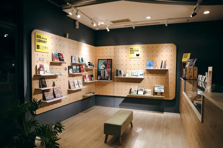 高雄市電影館 × 三餘書店雄影書屋12月搶先登場，提供觀眾觀影後延伸閱讀的空間。高雄市電影館提供