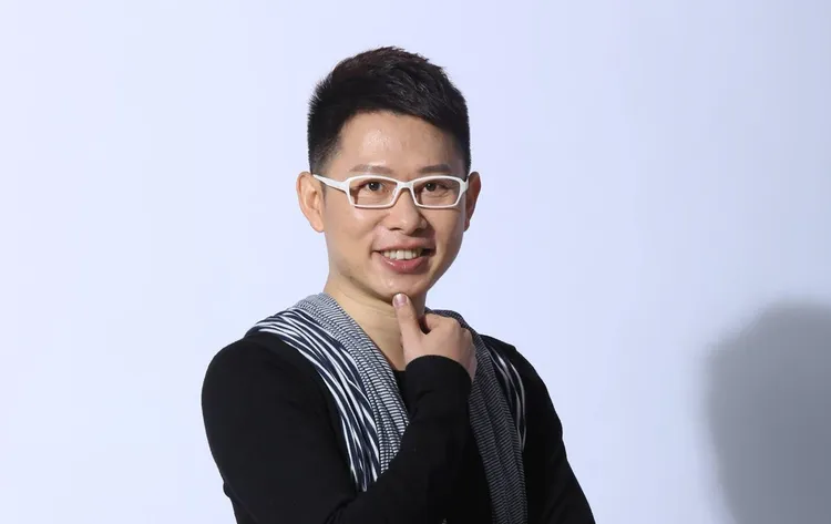 命理老師艾菲爾。翻攝自臉書「塔羅牌老師艾菲爾」