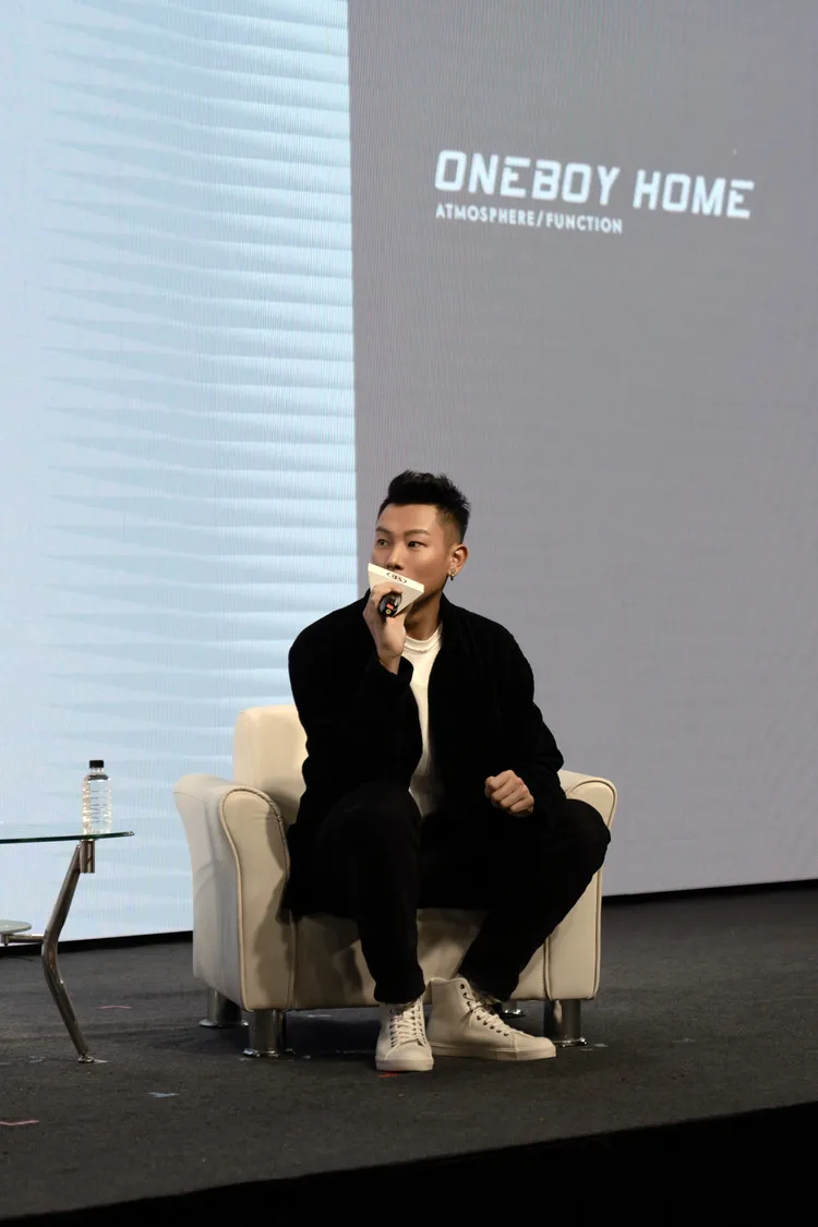 瘦子透露自己常肩頸痠痛，這次代言產品「熟睡夾芯枕」，這好物讓他終於可以一夜好眠。