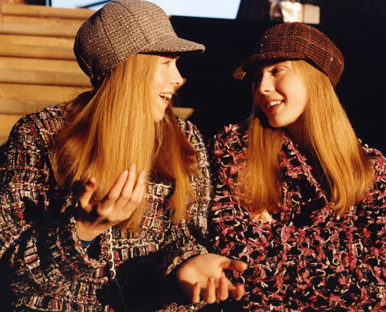 香奈兒2023/24 Métiers d’art工坊系列大秀，以「斜紋軟呢」作為創作主角。品牌提供