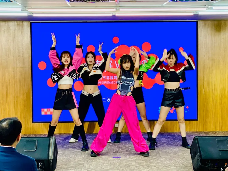 南臺科大NTS X ONE女團開場。王志弘攝