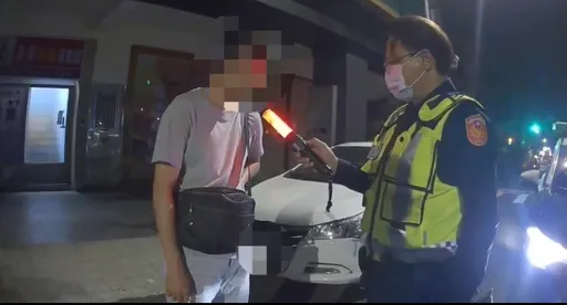 半夜飲酒嘴饞想吃宵夜 男酒駕外出睡路中這下慘了
