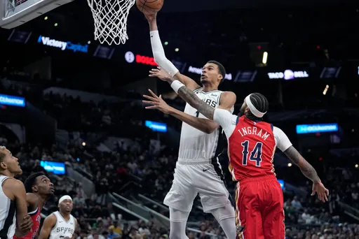 文班亞馬只會刷數據？連8場「雙10」寫神紀錄！但馬刺被痛宰36分