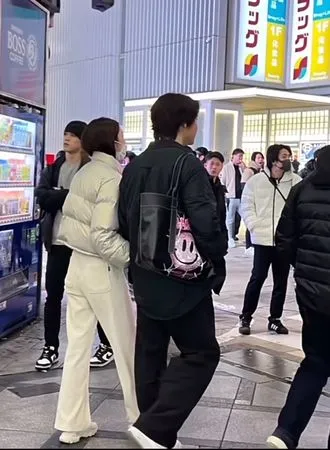 海恩、賢圭同遊日本被網友捕獲。翻攝小紅書