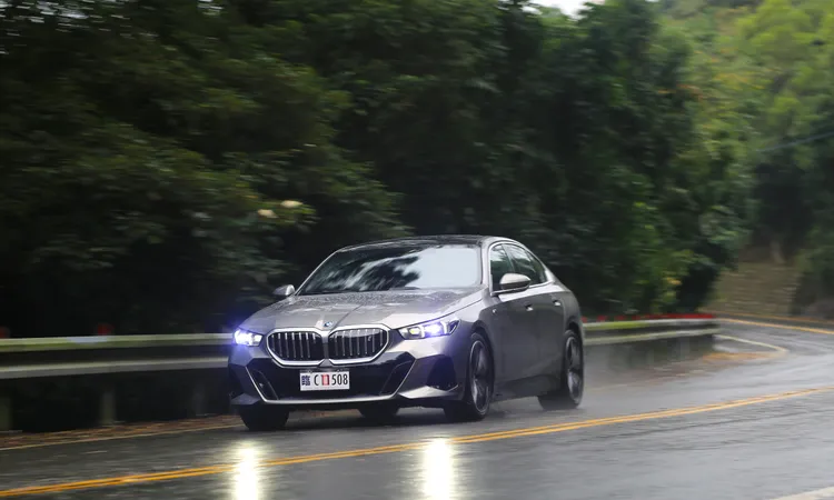 i5 eDrive40 M Sport呈現的輸出特質在既有的電動馬達特性之下，又帶來更精緻的滑順特質。林浩昇攝