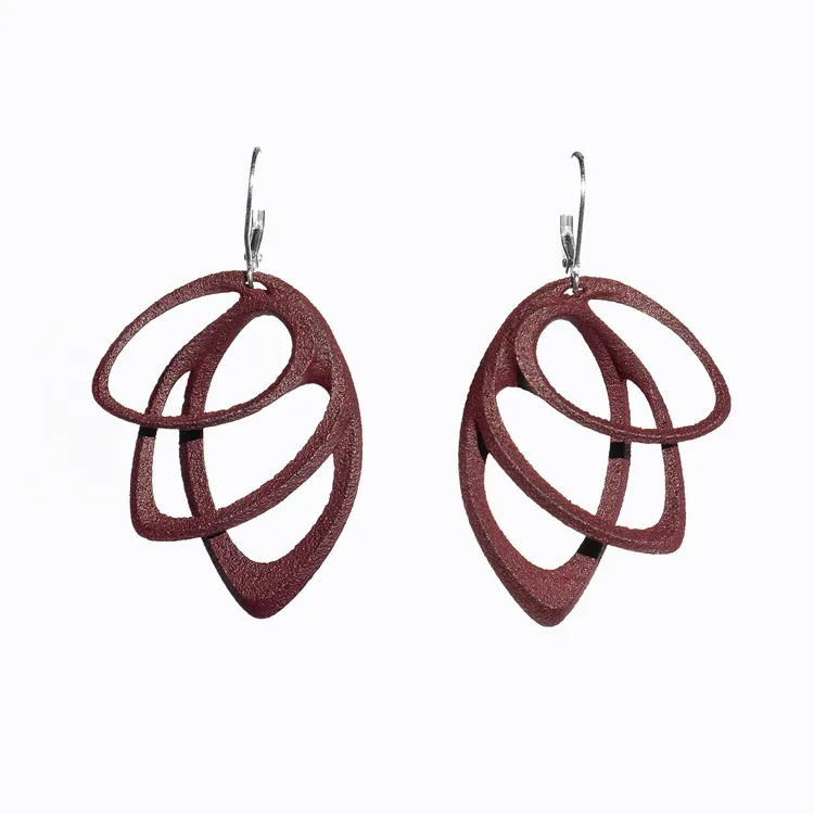 Orbis尼龍耳環，2200元。品牌提供