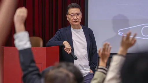 政大生問是否辭中廣董座　趙少康：你越逼我越不會！