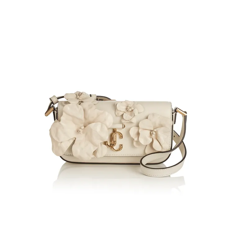 AVENUE MINI SHOULDER -  LATTE LIGHT GOLD，7萬5800元。品牌提供