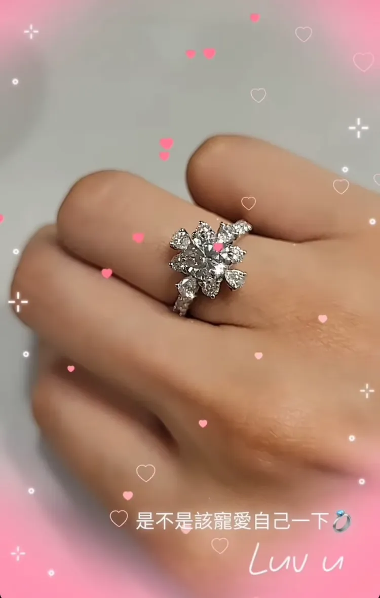 謝金晶展示手指上的鑽戒。翻攝謝金晶IG