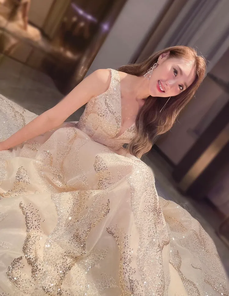 謝金晶身披禮服，被疑是穿婚紗。翻攝謝金晶IG