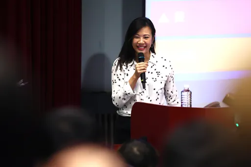 吳欣盈入校園再被問國籍　她驚呼「整個被翻桌」烙英文解答