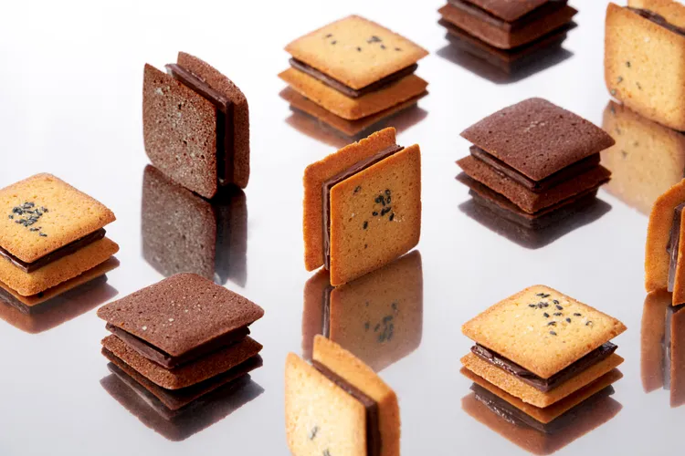 聖誕禮盒推出黑森林可可、焦糖鹽之花兩種期間限定風味。NORM提供