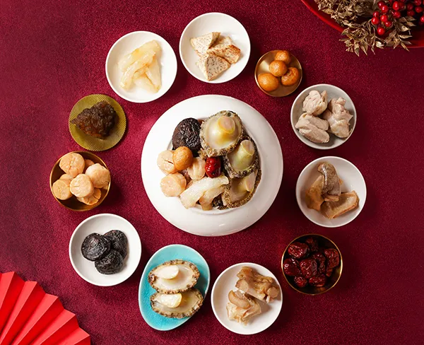 台南遠東香格里拉「醉月祥龍瑞氣佛跳牆」以主廚特選鮑魚、干貝、蹄筋、豬腳等食材。業者提供