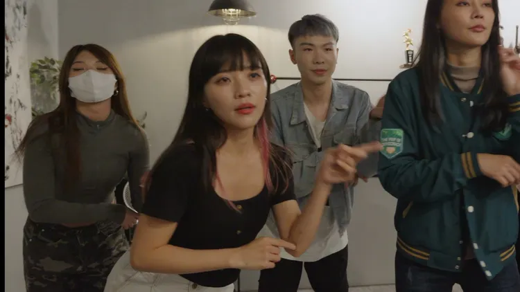 黃捷1日晚在臉書釋出與賴品妤、吳沛憶，以及嘻哈女神Nike Chen，為了12/10的「這個世代」的未來專場練舞。黃捷提供