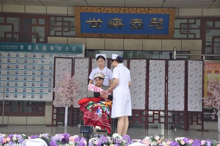 甘肅涇川縣中醫醫院，2018年舉辦護士禮儀風采表演比賽。翻攝微博
