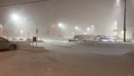 日本北海道旭川地區17日晚間的風雪。翻攝推特@4th_sakedoi