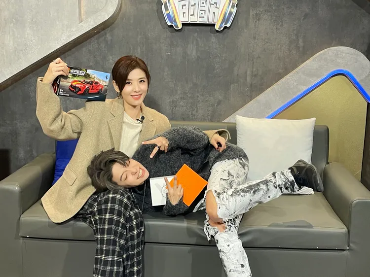 蘇慧倫（左）與Amber因為節目成為好友。相信音樂提供