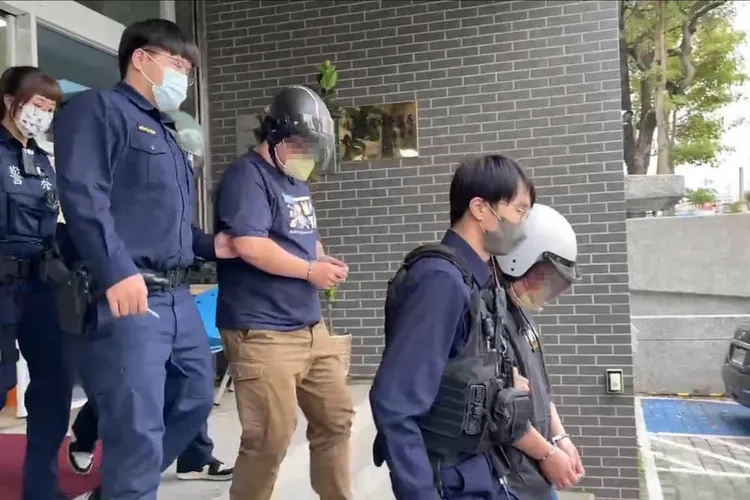 20歲郭男在友人20歲黃男及24歲周男慫恿下，持打火機以賣場商品殺蟲劑噴灑助燃引發火警，全案依公共危險罪移送桃園地方檢察署偵辦。桃園市消防局提供