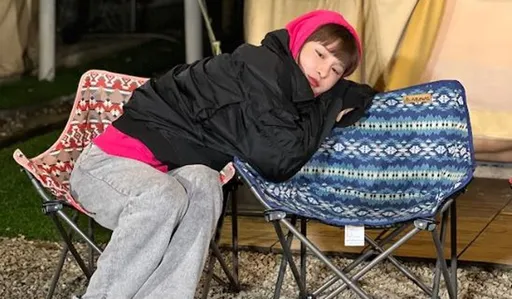 峮峮面臨深夜無法收工 周宜霈情義相挺「我陪她」