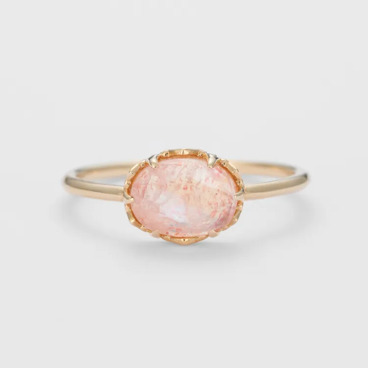 10K x 拉長石 x 太陽石戒指，1萬3700元。品牌提供