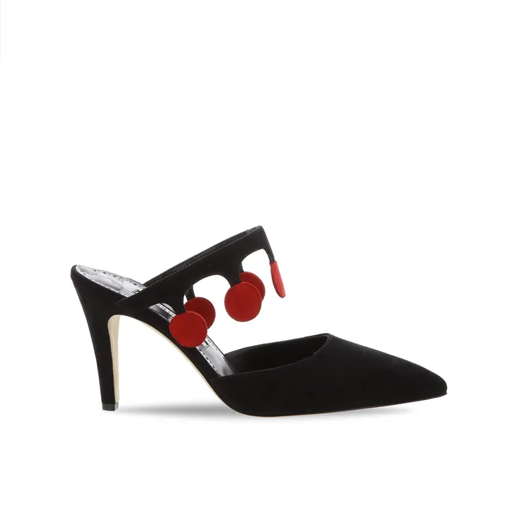 GELSOMINAMU SUEDE（BLACK & RED），3萬7800元。品牌提供