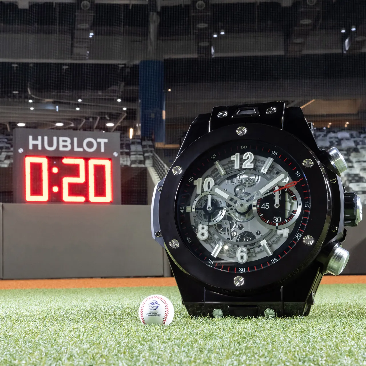 HUBLOT為第30屆亞錦賽製作投手計時器和紀念掛鐘。品牌提供
