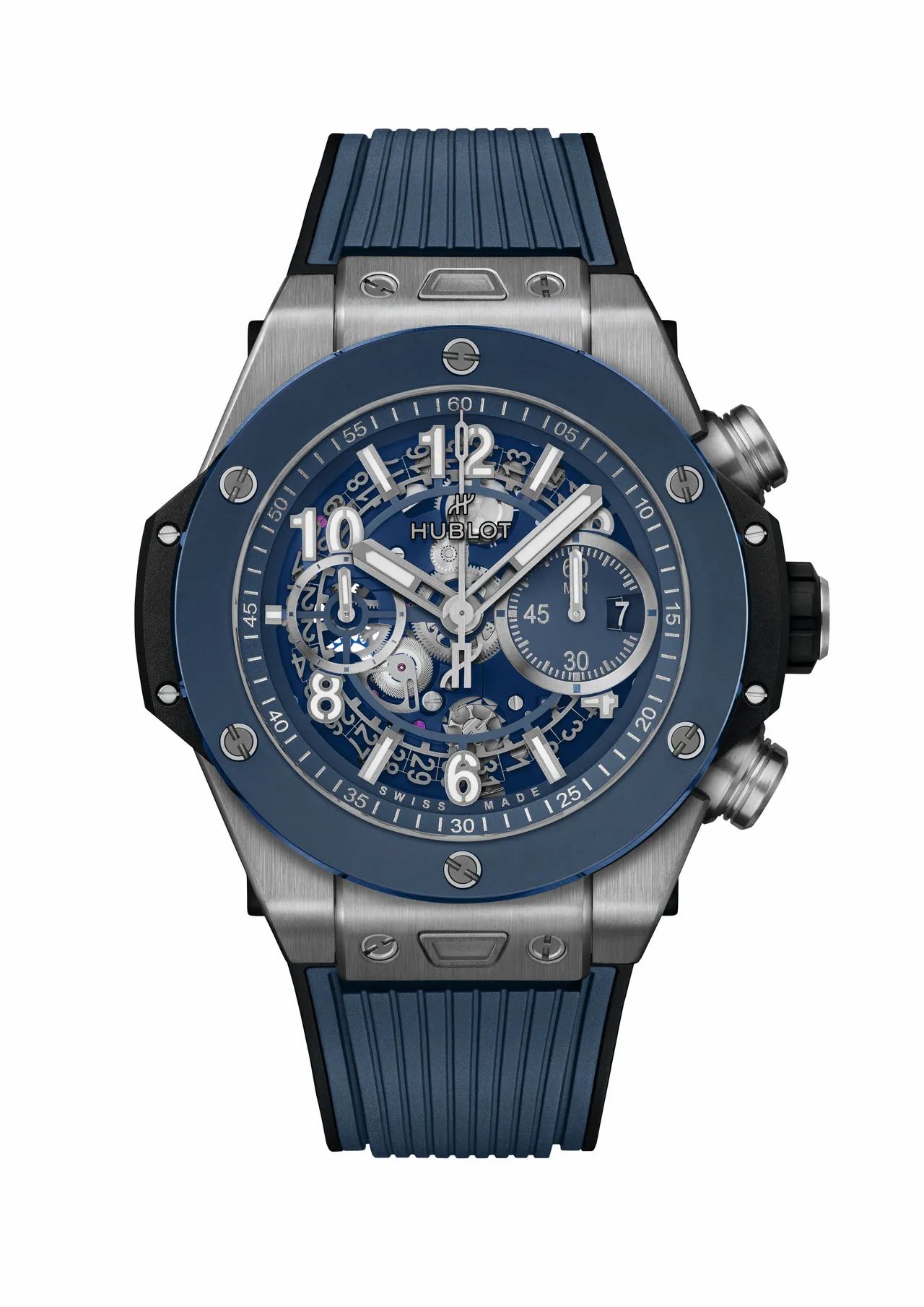 Big Bang Unico鈦金藍陶瓷計時碼錶,42mm,拋光斷面鈦金屬錶殼,鏤空霧面藍錶面、藍色立體刻紋天然橡膠錶帶,Unico自動上鍊鏤空導柱輪飛返計時機芯,動力儲存72小時,防水深度100米,65萬1000元。品牌提供
