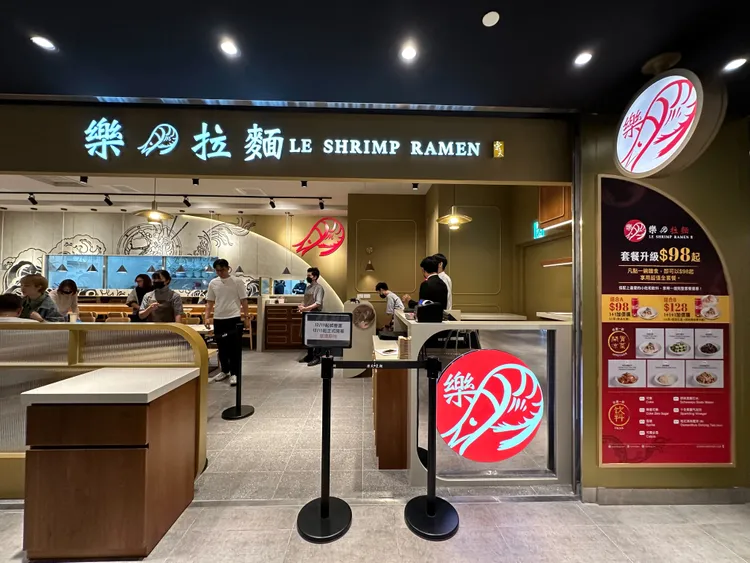 12/13起試營運，12/15正式開幕連5天18款拉麵類買1送1。陳怡文攝