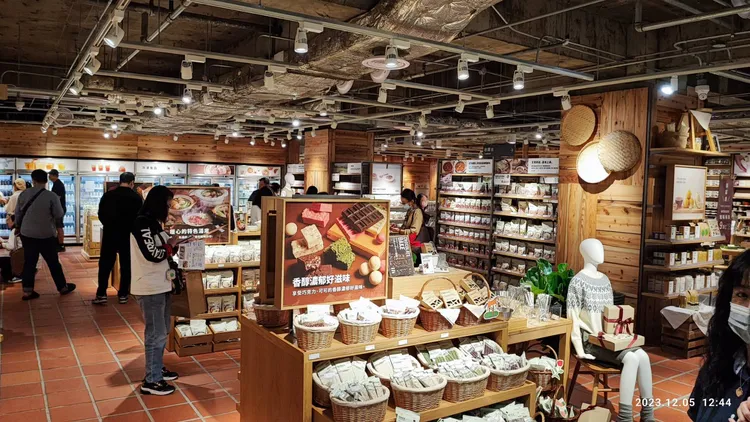 無印良品引進「良品市場」販售在地食農商品。經發局提供