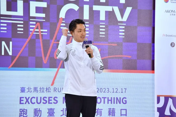 蔣萬安今出席台北馬拉松賽前記者會預告，明天早餐跑會有小嘉賓陪開跑。北市府提供