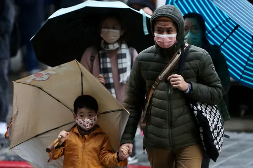 出門帶傘！明天各地有雨　跨年、元旦下探14℃