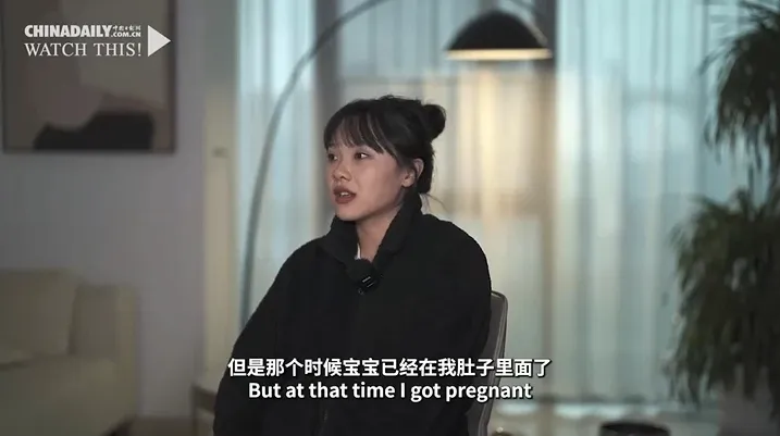 2023以一首《小小花園》爆紅的小黃老師當媽了。取自微博