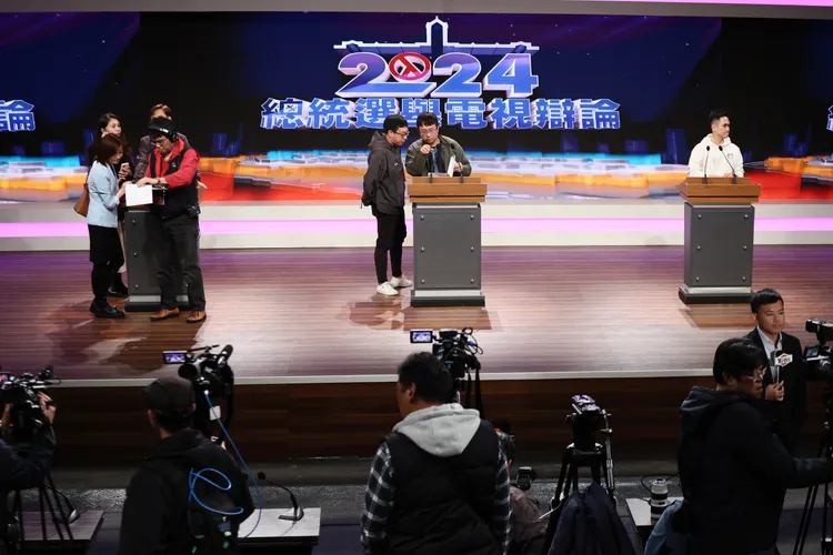 三方陣營台上熟悉環境。彭欣偉攝