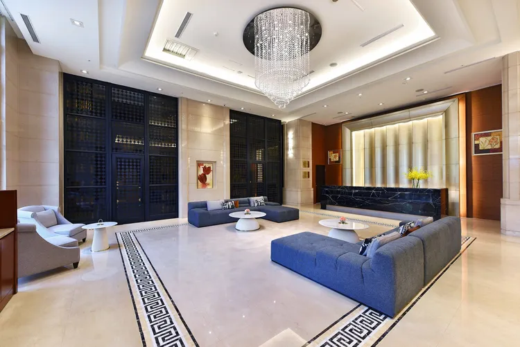 福容徠旅林口店擁有挑高時尚的大廳。業者提供