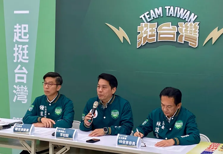 台南、高雄、屏東3立委選將連線，砲聲隆隆。賴清德高雄競總提供