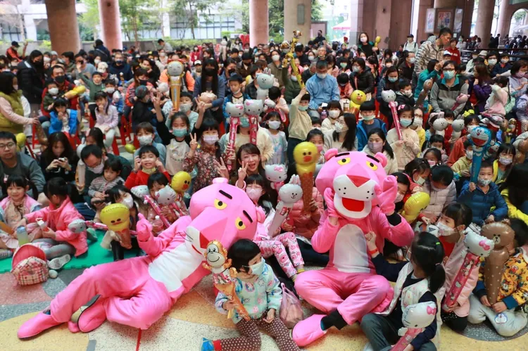 許淑華笑稱不少小孩都幫她拉票。翻攝許淑華臉書