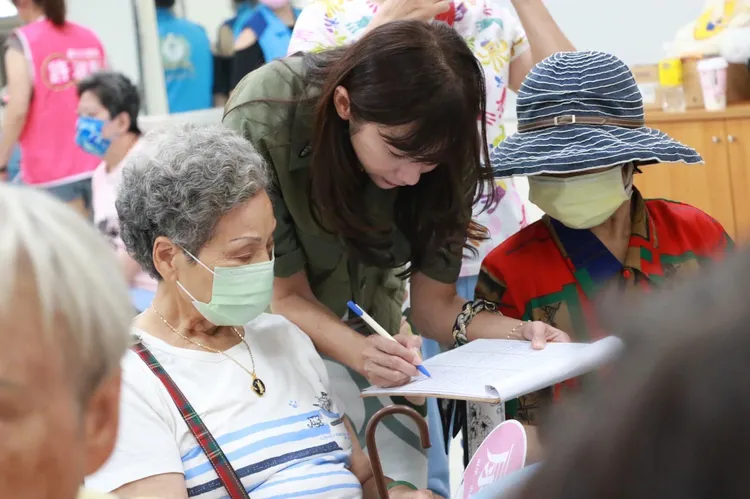 許淑華關心長者權益。翻攝許淑華臉書