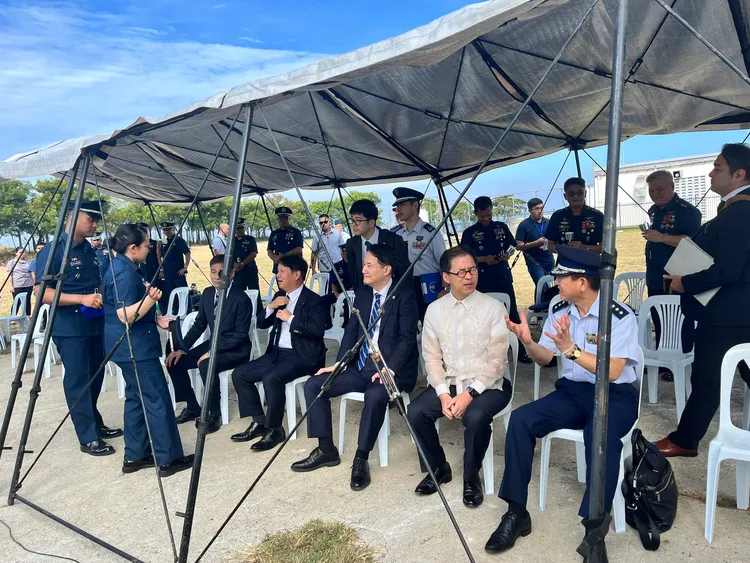 菲律賓國防部長鐵歐多洛等人餐嘉雷達啟用儀式。翻攝推特@IndoPac_Info