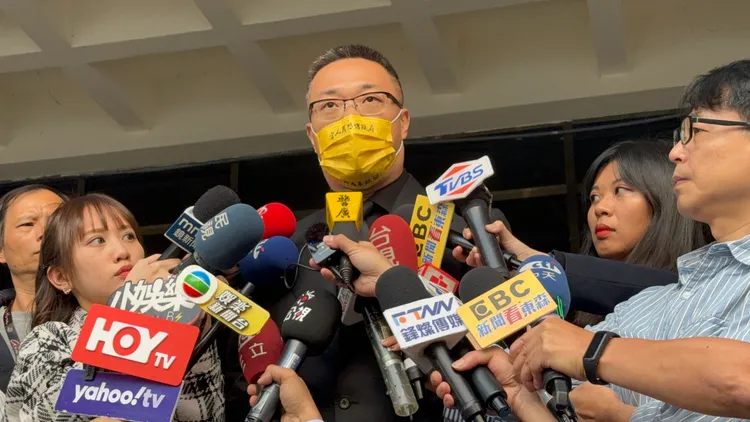 朱學恒要求傳金溥聰出庭。彭欣偉攝