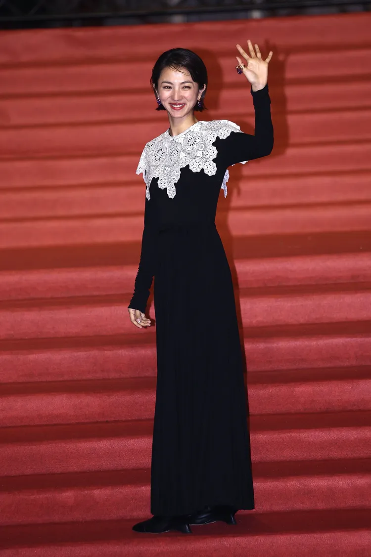 滿島光上月現身金馬紅毯，身著DIOR 2024 Cruise早春度假刺繡禮服散發滿滿初戀感。攝影中心攝