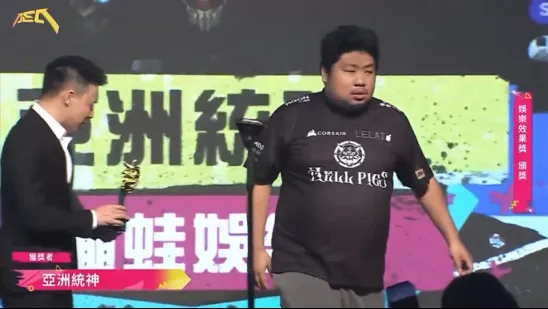 統神拒絕從Toyz手中接過獎座，場面相當尷尬。取自中華民國電子競技運動協會 CTESA  YT頻道
