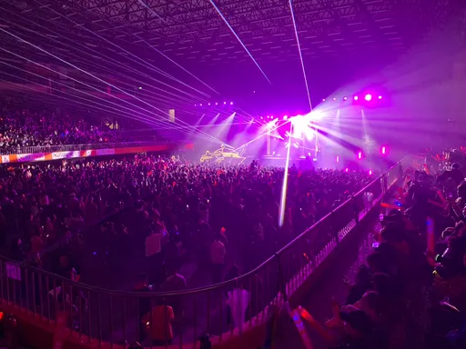 基隆年終演唱會塞爆體育場！低溫澆不息民眾熱情　謝國樑承諾：明年夏天再辦一場