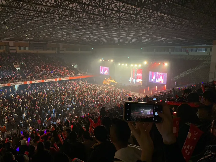 民眾開心享受演唱會。記者葉先鵬攝