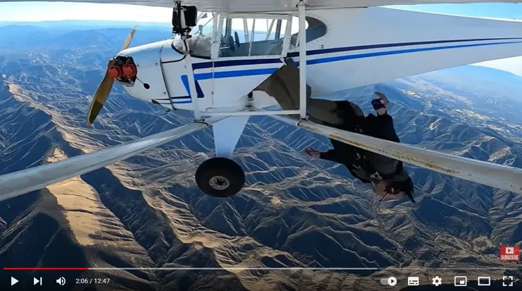 雅各跳機。翻攝YouTube@trevorjacob